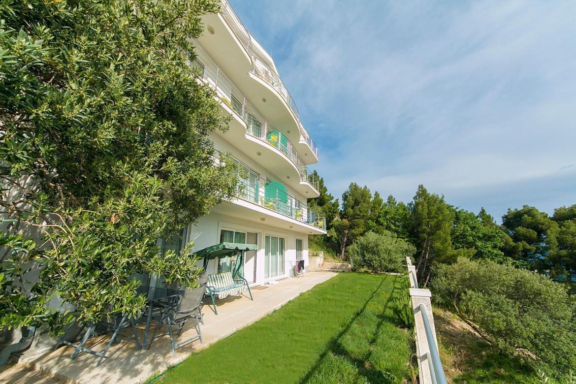 Villa Issea Брела Екстер'єр фото